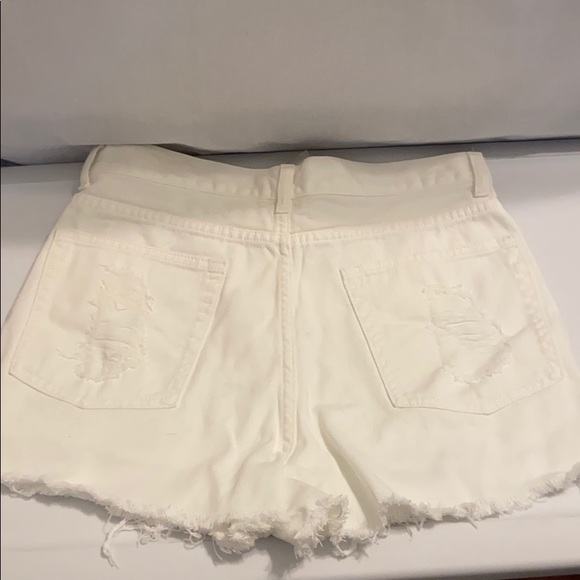 Distressed high-waisted white jean shorts - Picture 4 of 4